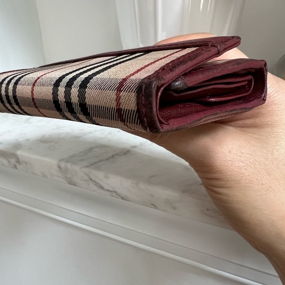 SOLD! Authentic Vintage Burberry Trifold Wallet - Picture 11 of 12